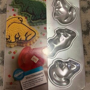 Wilton Dinosaur Cake Mold Set